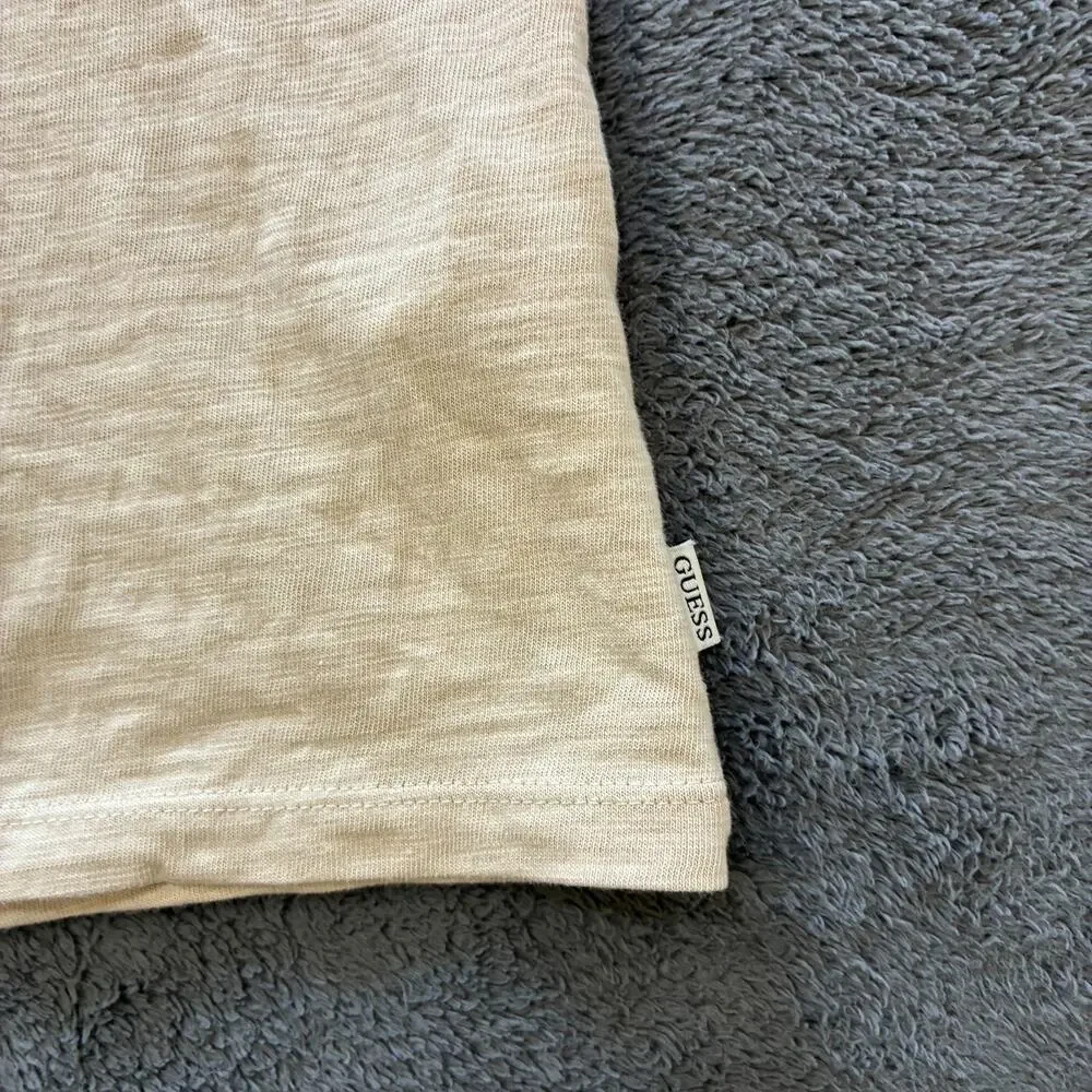 Guess Beige Casual Short Sleeve Chest Pocket Crewneck T-Shirt Men’s Size Medium - Picture 3 of 10